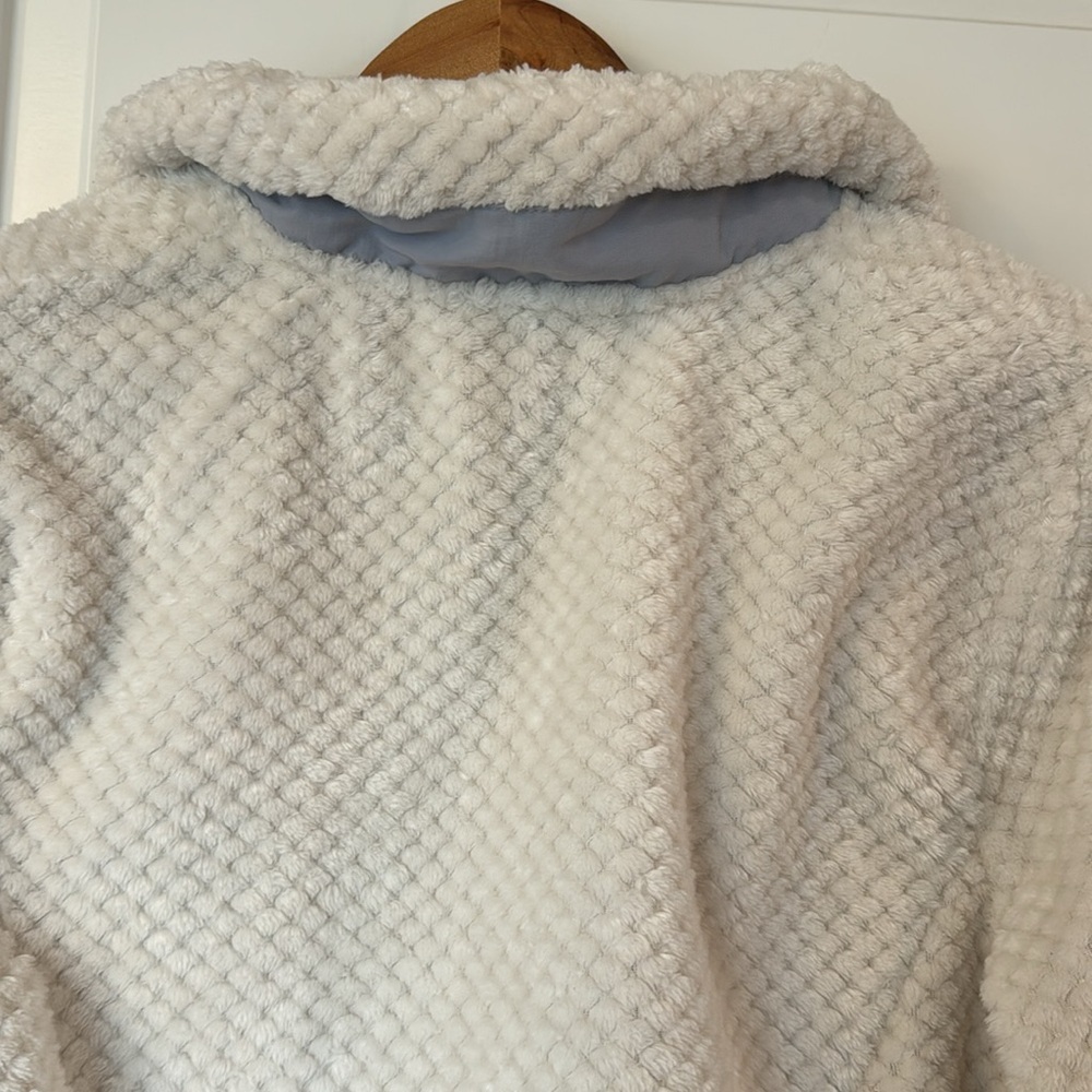 Eddie Bauer Women’s heavy fleece (waffle pattern) pullover. Size Medium - Picture 9 of 16